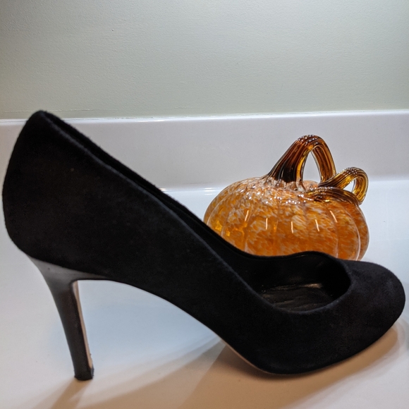 Black Suede 3.5" Heel Pump from Venice Italy- Great Condition - Picture 6 of 8